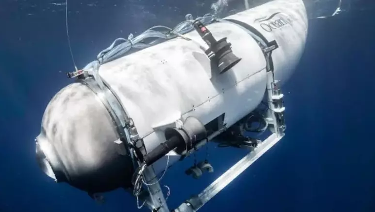 Guarda Costeira encontra destroços em busca por submarino desaparecido, dizem autoridades dos EUA